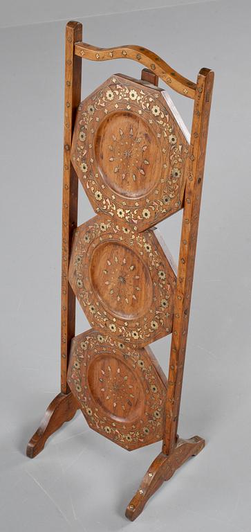 CAKESTAND, 1900-talets första hälft.