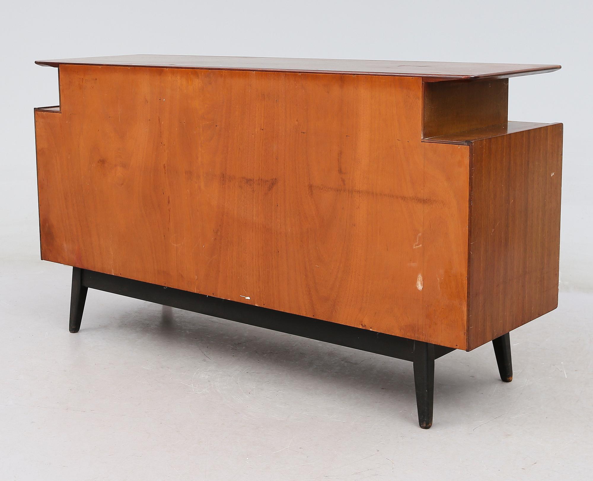SIDEBOARD, England, 1900-talets andra hälft.