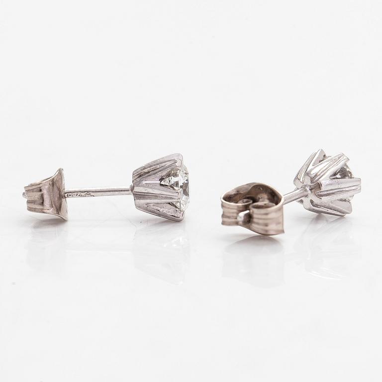 18K white gold and brilliant cut diamond earrings, total 1.0 ct. Sandberg, Helsinki. With GIA dossier.