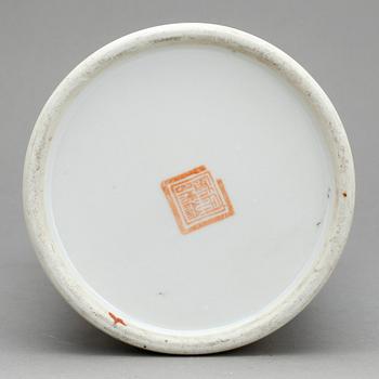 PENSELVAS, porslin, 1900-tal.