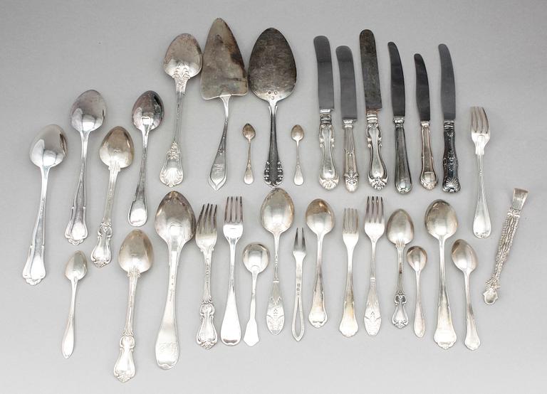PARTI SILVER, 38 delar, bland annat Gustaf Möllenborg Feron, 1856. Total vikt ca 1187g.