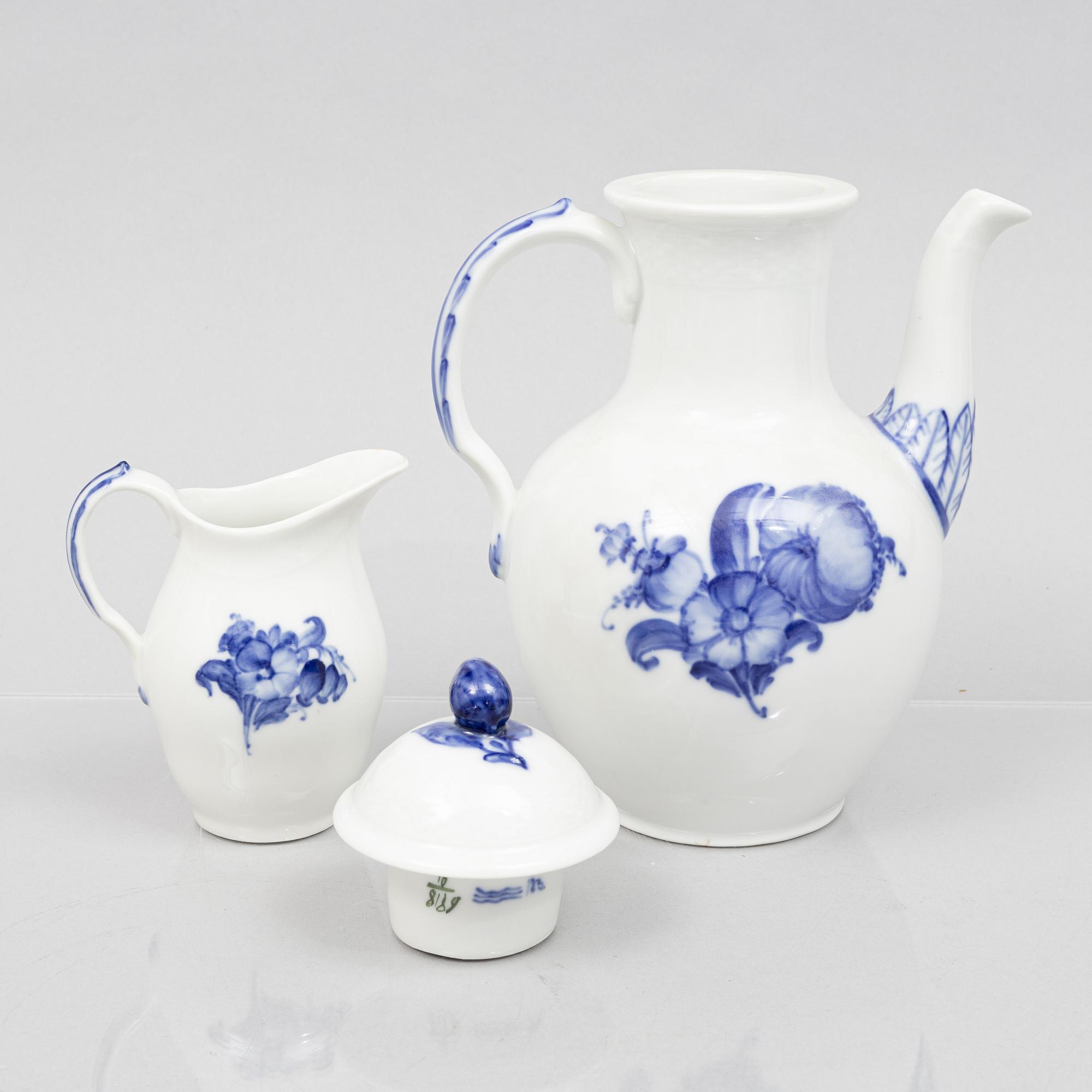 Kaffeservis, 34 delar, porslin, "Blå blomst", Royal Copenhagen, Danmark.