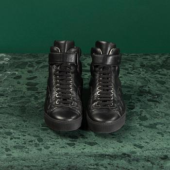 A pair of SNEAKERS by CHANEL, size 39.