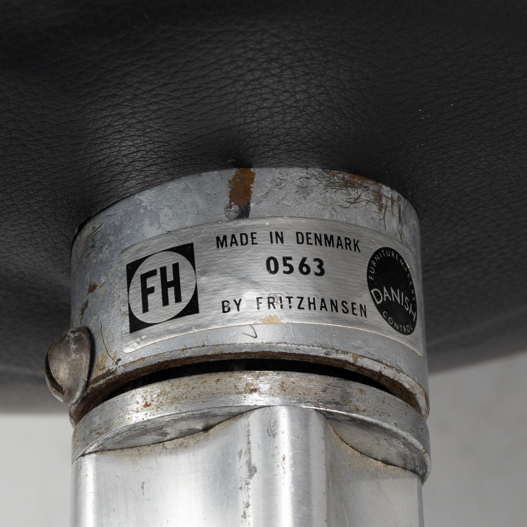 Arne Jacobsen, a black leather 'Egg' lounge chair from Fritz Hansen, Denmark.