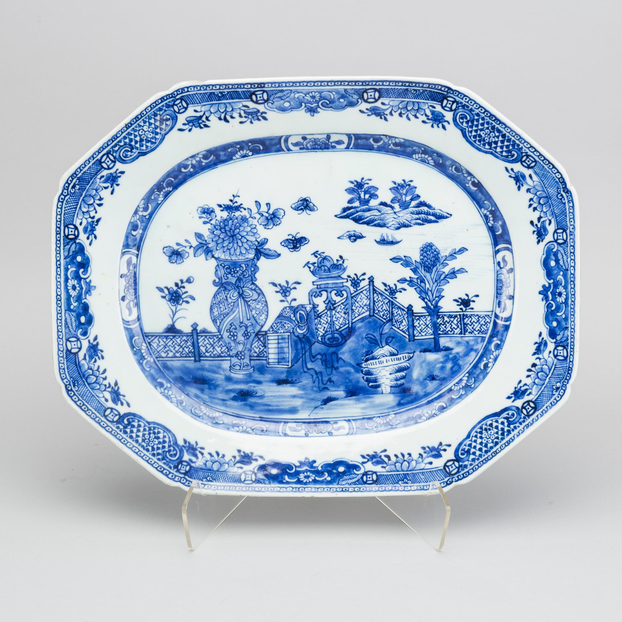 2 pcs of blue and white porcelain charger, Qing dynasty, Qianlong (1736-95).