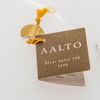 ALVAR AALTO, JUHLAVUOSIVATI, lasia, signeerattu ja numeroitu "Alvar Aalto 100 1998 Iittala 432/1998".
