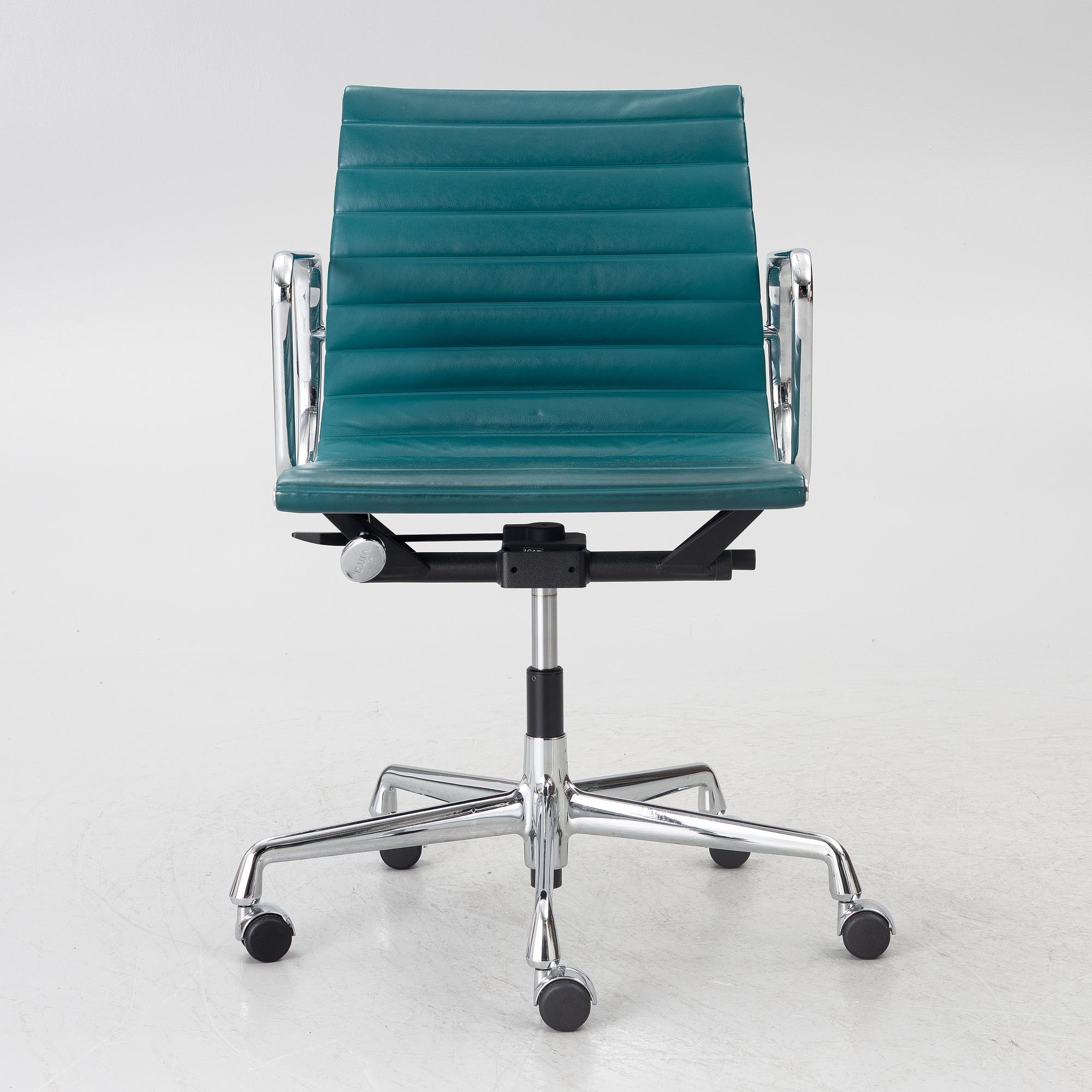 Charles & Ray Eames, Desk chair, model EA 117, Vitra.