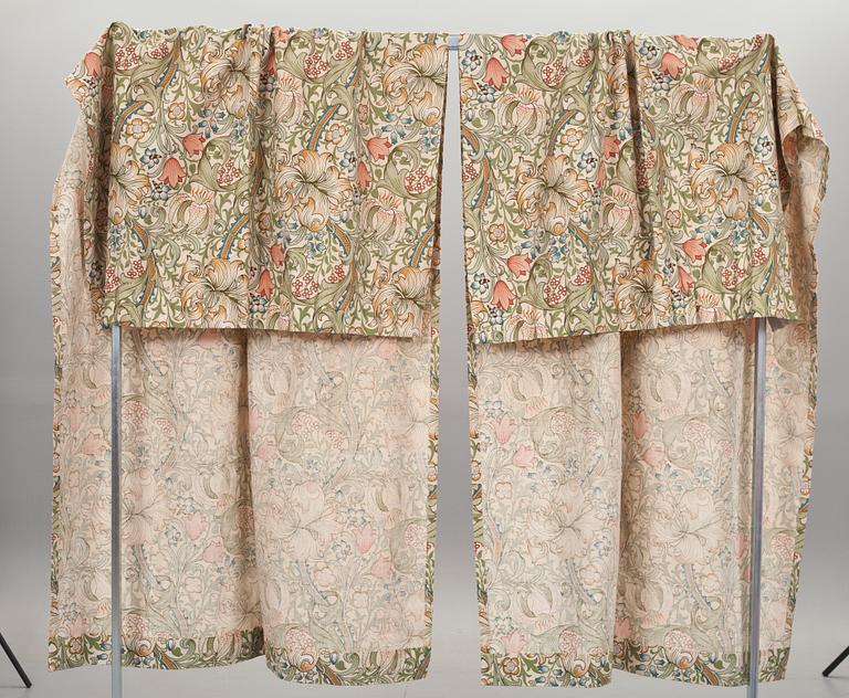 GARDINLÄNGDER, ett par. "Golden Lily", William Morris.