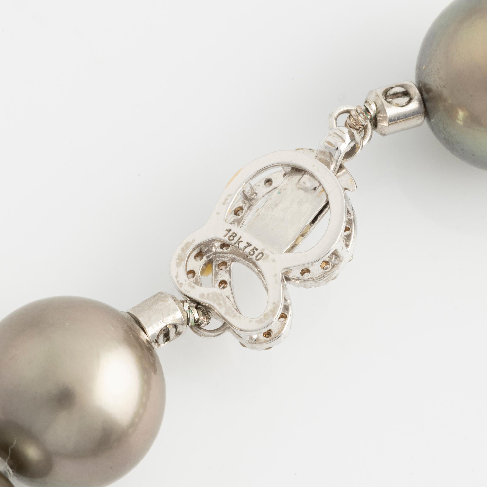 A Tahitian cultured pearl necklace.