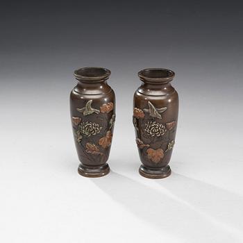 VASER, 2 st, metallegering, orientaliska, sekelskiftet 1800/1900.