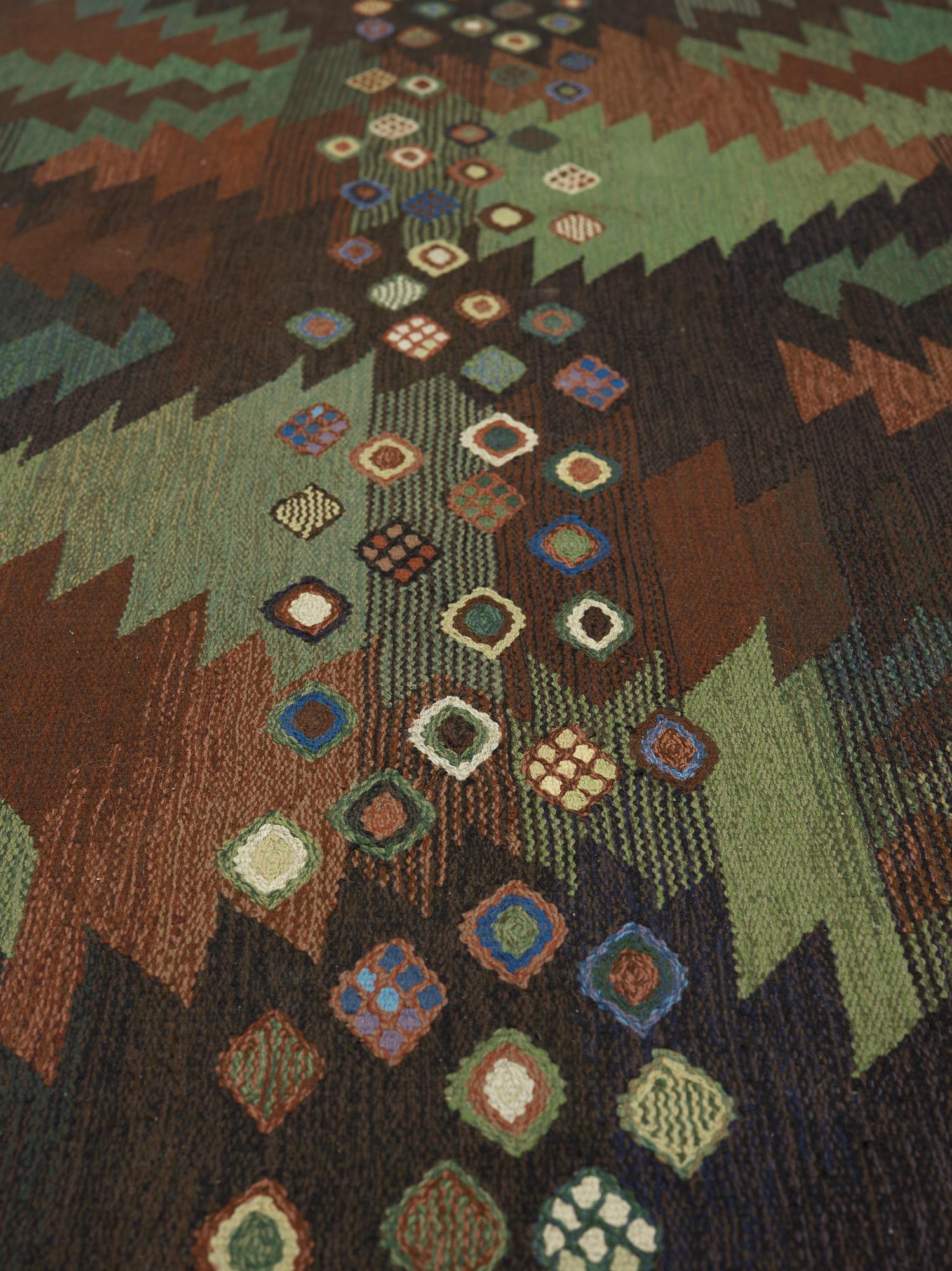 BARBRO NILSSON, matta, gobelängteknik, 289,5 x 238,5 cm, "Tånga brun och grön", signerad AB MMF BN.