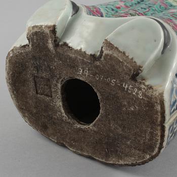 FIGURIN, porslin, Kina, omkring 1900-talets mitt.