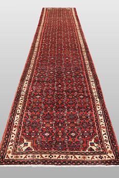 A Hosseinabad runner carpet, 500 x 93 cm.
