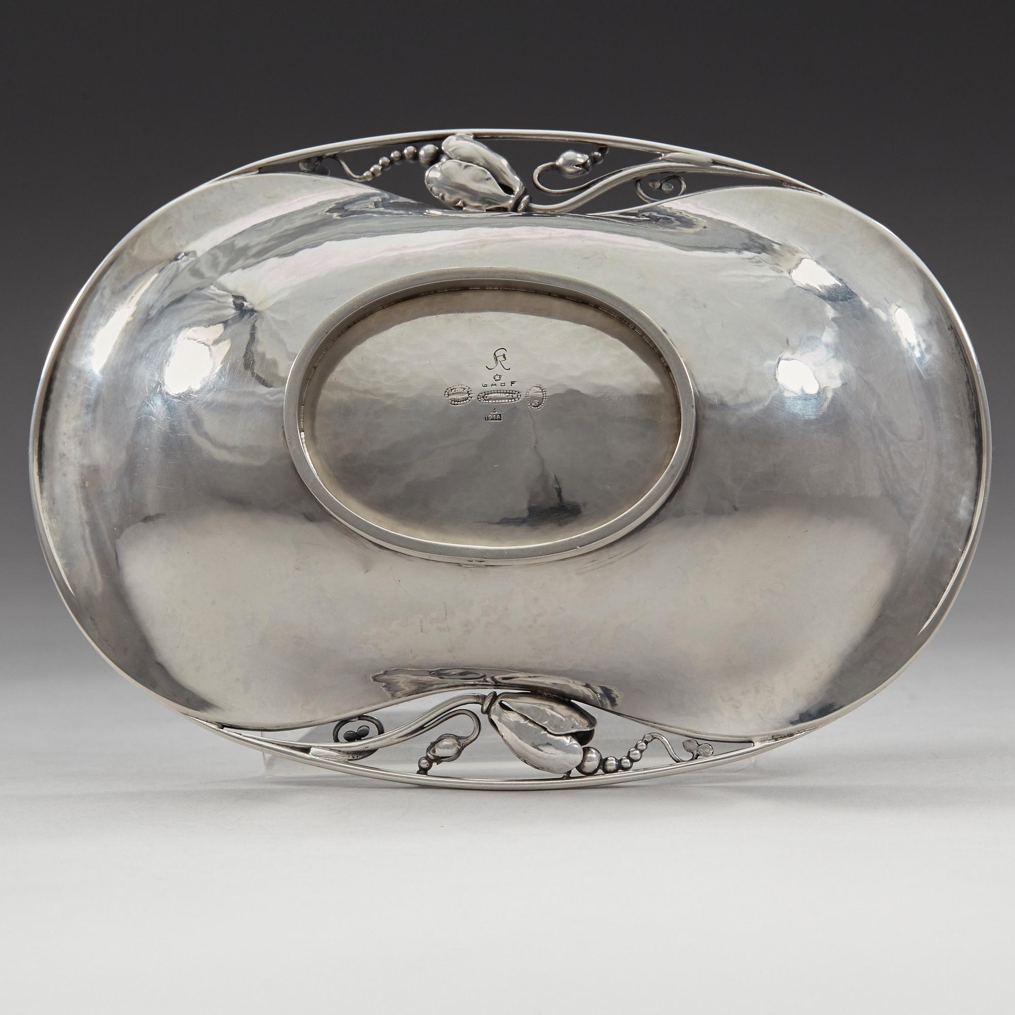 Georg Jensen, skålfat,  "Magnolia/Blossom", Köpenhamn, 1918,