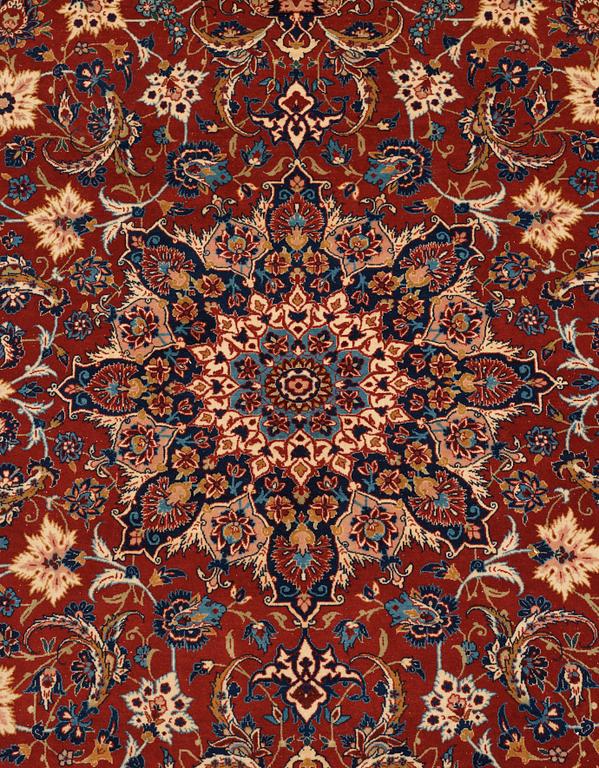 SEMI-ANTIQUE/OLD ESFAHAN. 230 x 156 cm (as well as approximitley 1,5 cm patterned flat weave at each end).