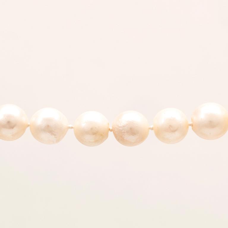 A necklace of cultured pearls, lock in 18K white and red gold set with a round brilliant cut diamond by Ole Lynggaard.