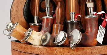 PIPSTÄLL med SJÖSKUMSPIPOR, 8 delar, 1800-tal.