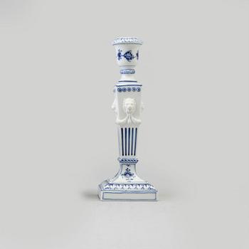 A 63 pcs porcelain service, 'Musselmalet', Helblond, Royal Copenhagen, Denmark, second half of the 20th century.