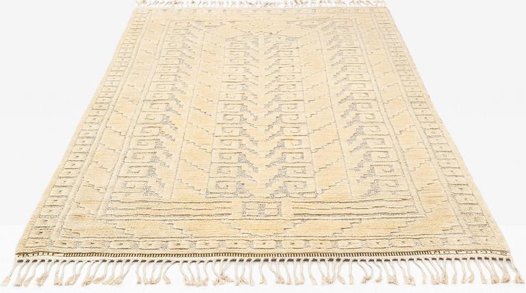 Märta Måås-Fjetterström, matta, "Vita spetsporten", reliefflossa, ca 270 x 164 cm, signerad AB MMF A.C.E. C 1962.