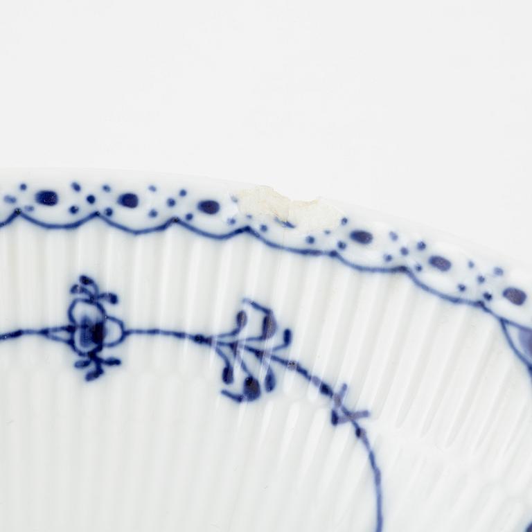 Royal Copenhagen, 4 porcelain pieces of 'Musselmalet', Denmark.