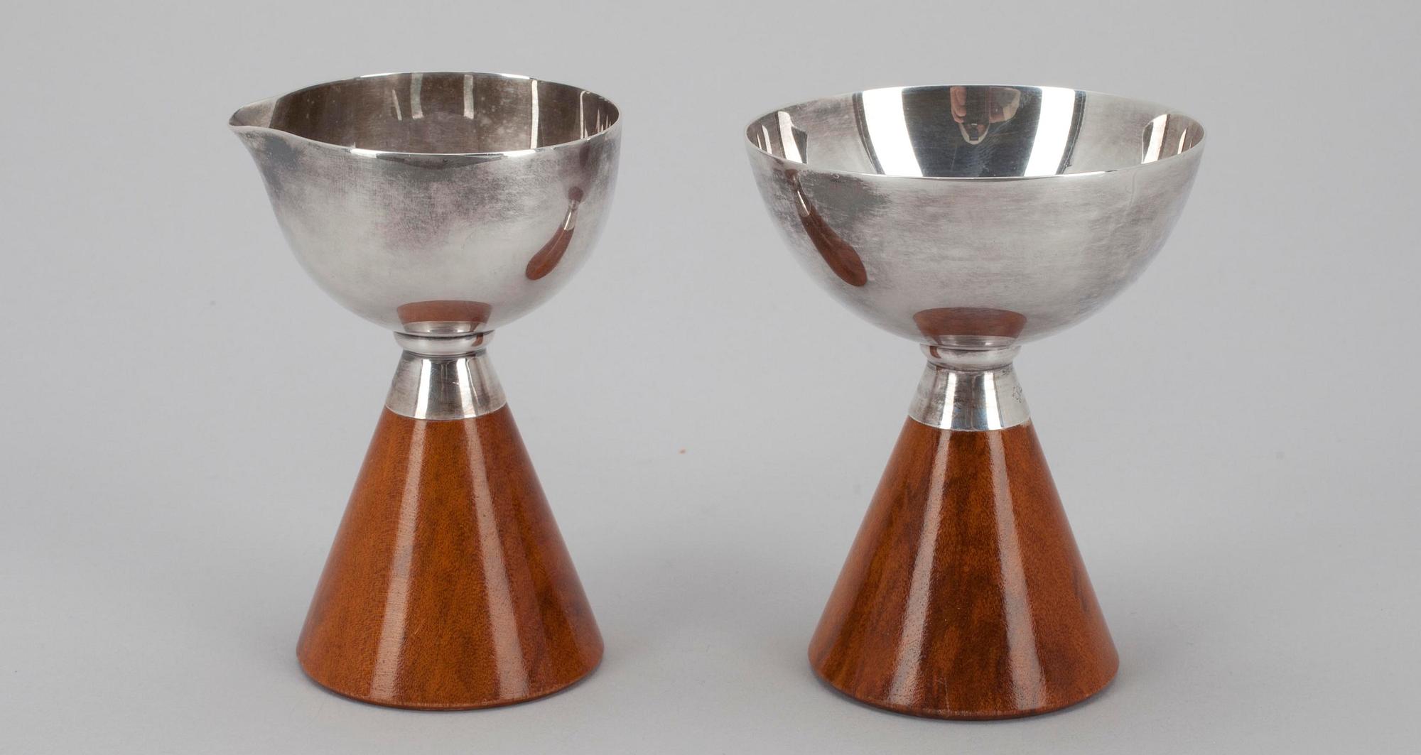 SOCKERSKÅL samt GRÄDDSNÄCKA, 813 silver, mahogny. Signerade Anna-Greta Eker, Auran Kultaseppä, Åbo 1957.