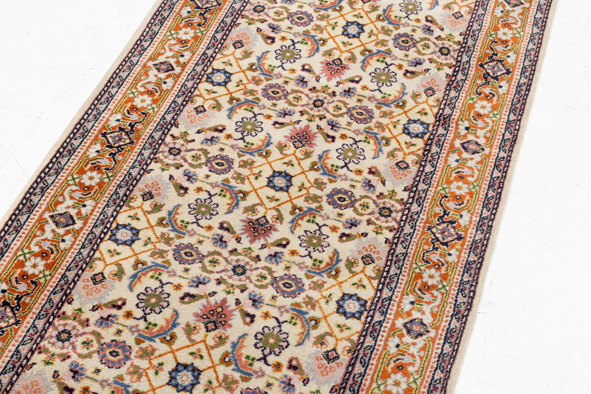 Gallerimatta, Hosseinabad, signerad, ca 295 x 85 cm.