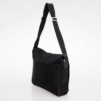 Louis Vuitton, "Damier Geant Messenger" bag.