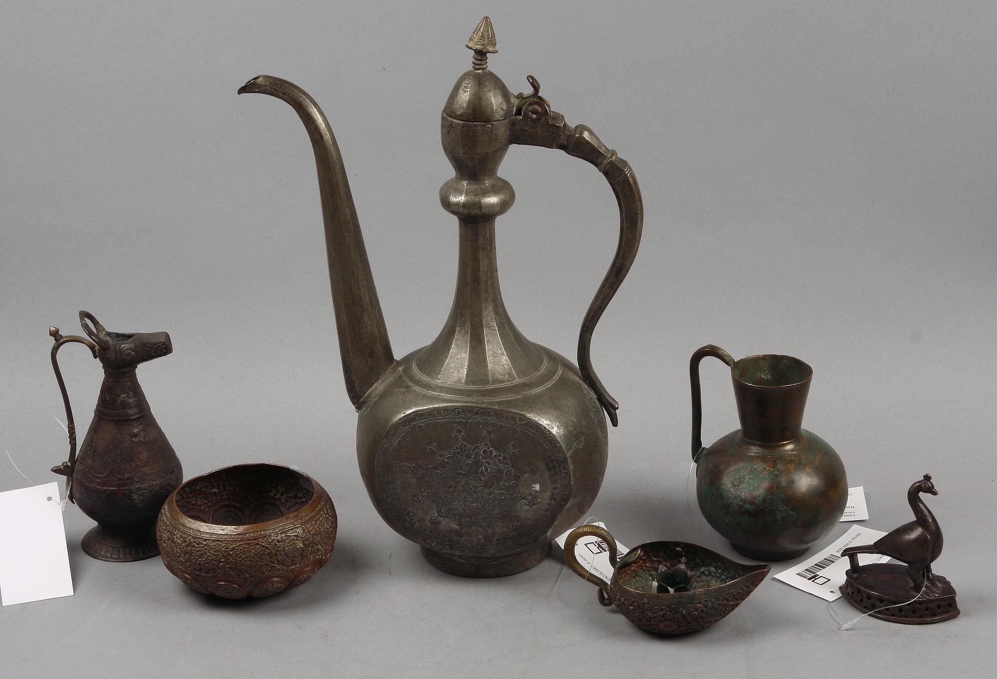 PARTI ORIENTALISKT, 6 delar, mest brons.