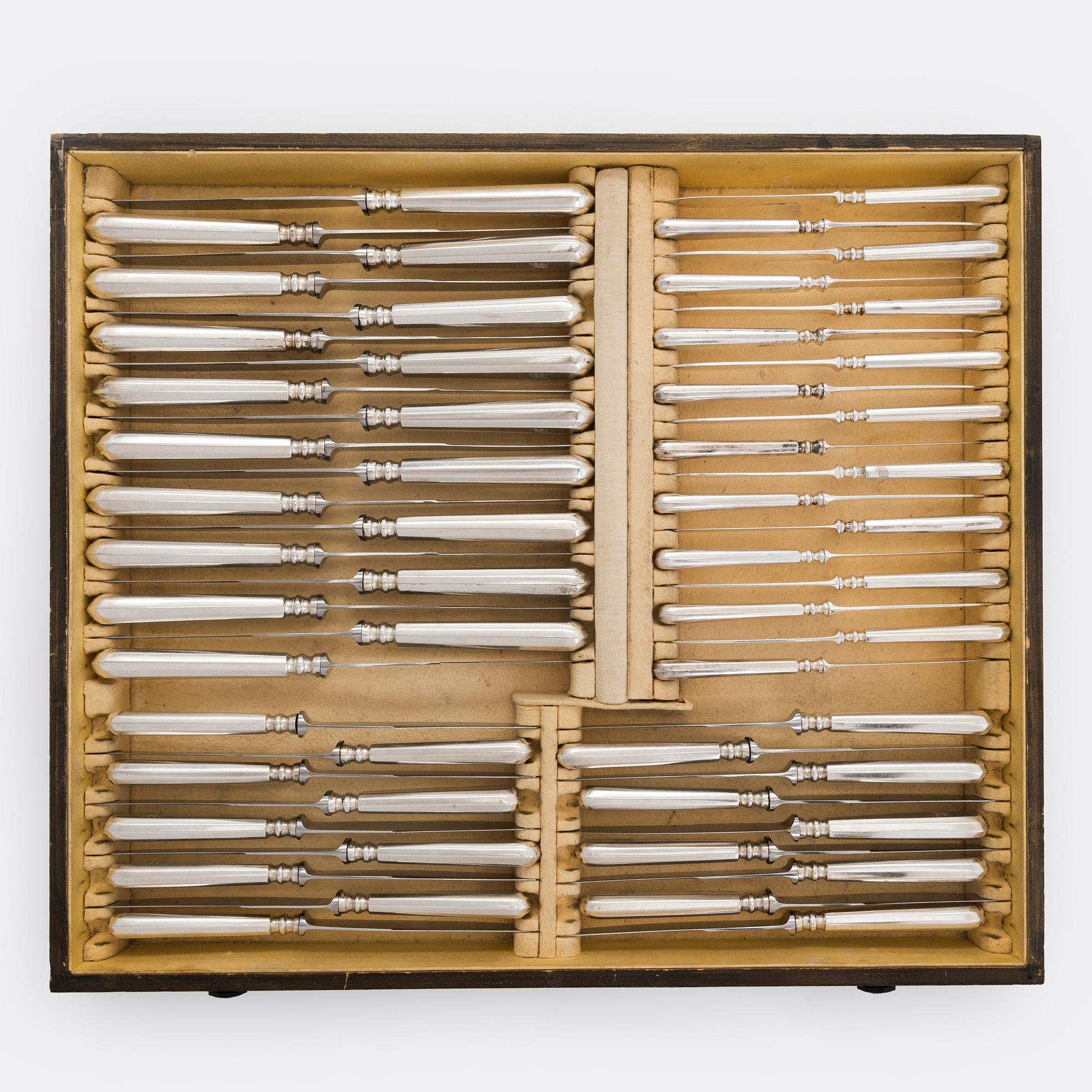 A canteen box of 253 pieces silver cutlery by Viktor Lindman, Helsinki 1916.