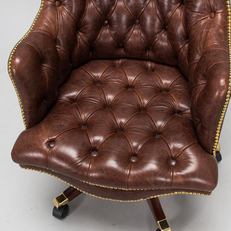 Skrivbordsstol, Chesterfield-modell, 1900-talets slut.