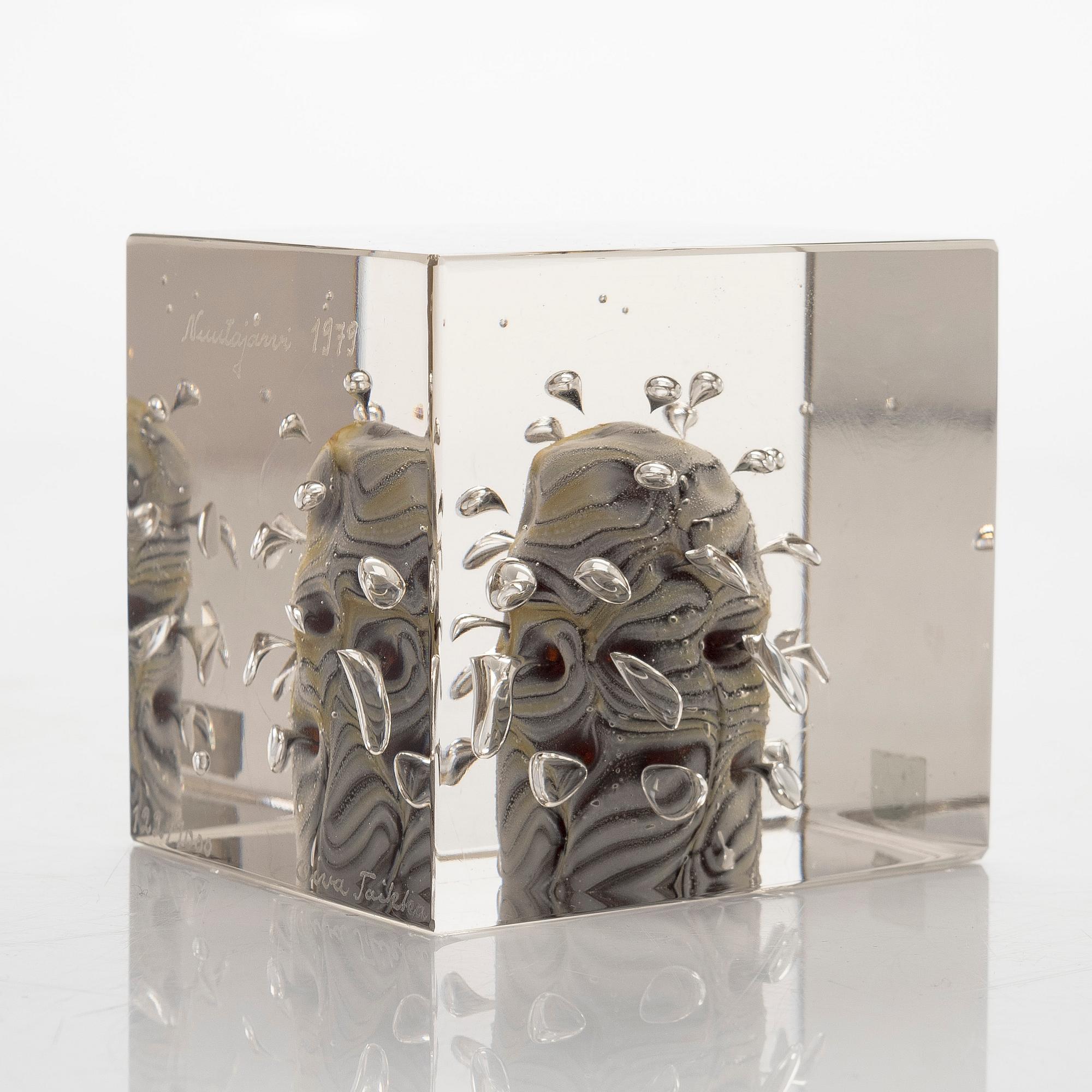 Oiva Toikka, vuosikuutio, signeerattu Oiva Toikka, Nuutajärvi 1979, numeroitu 122/1000.