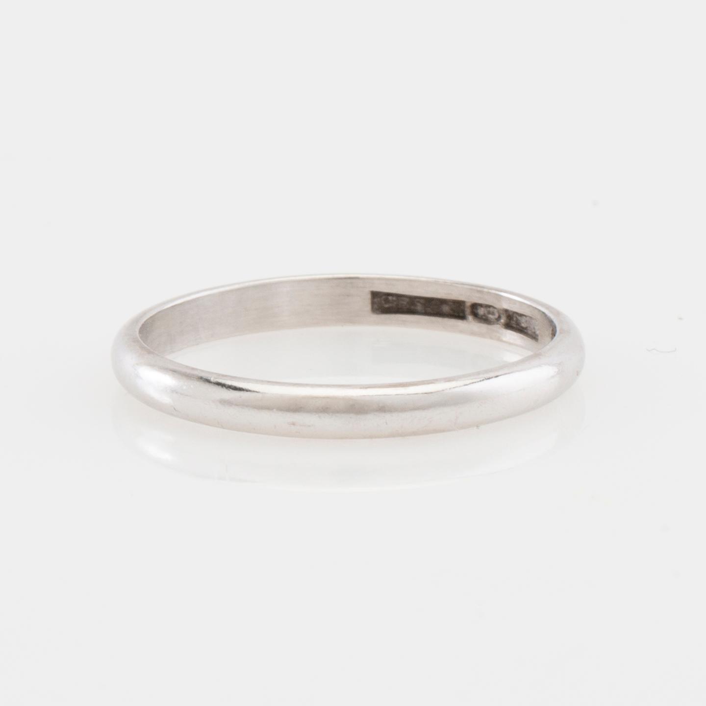 Ring 18K vitguld.
