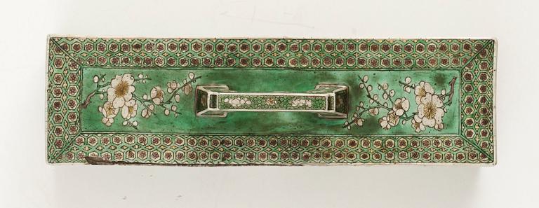 A rare famille verte scroll weight, Qing dynasty, Kangxi (1662-1722).