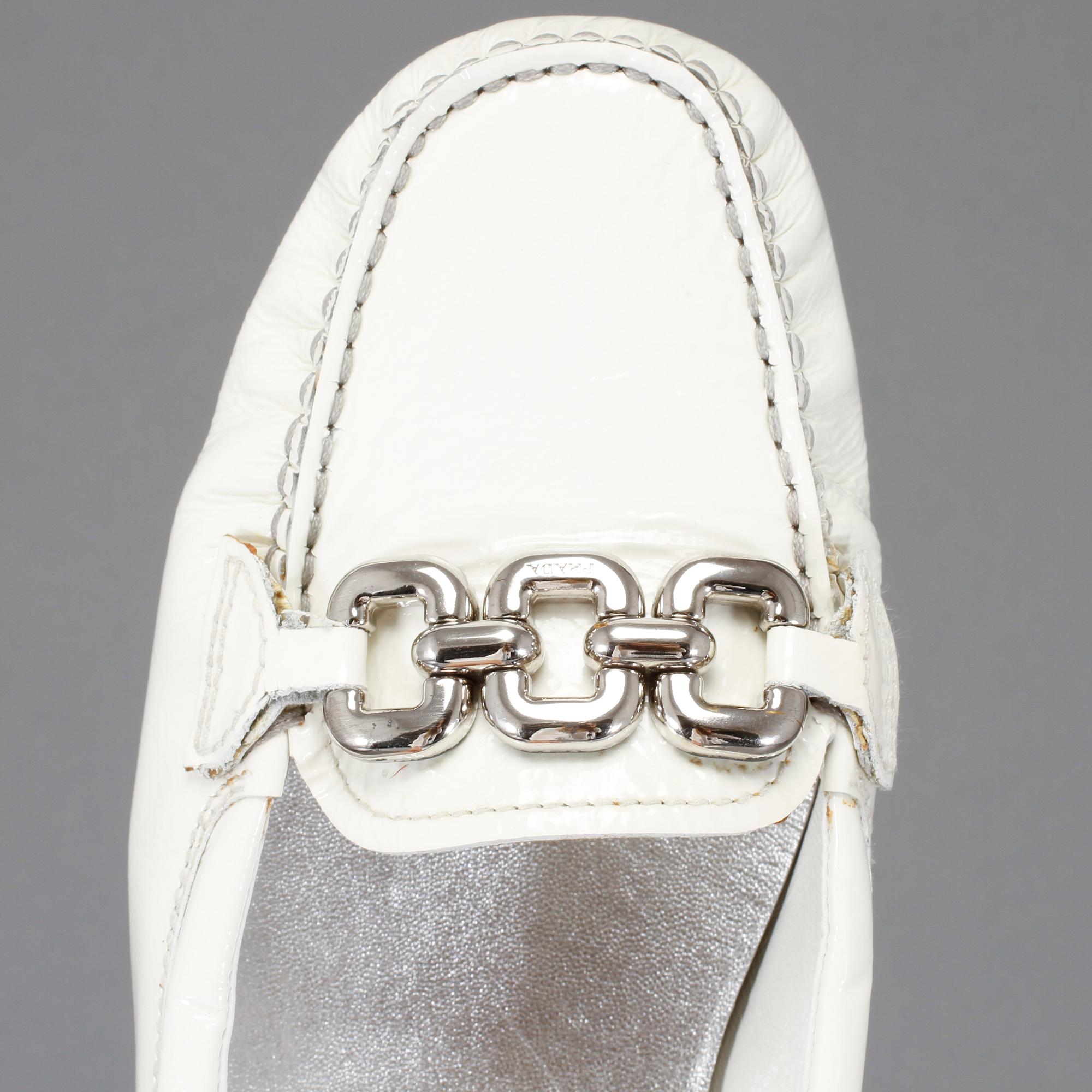 SKOR, Prada.