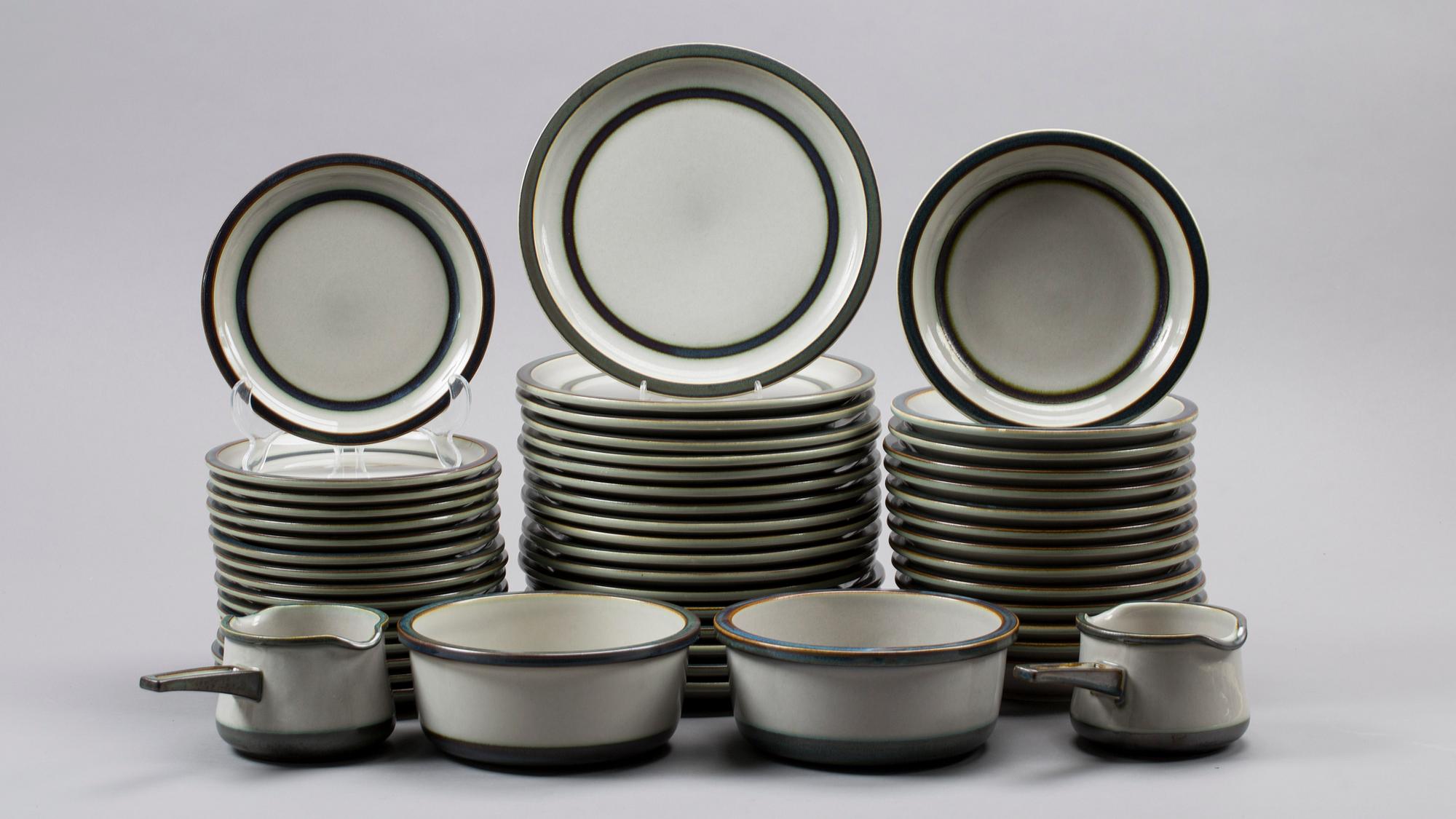 MAT- och KAFFESERVIS, 70 delar, stengods, "Tema", Bing & Gröndahl, Danmark. 1970-tal.
