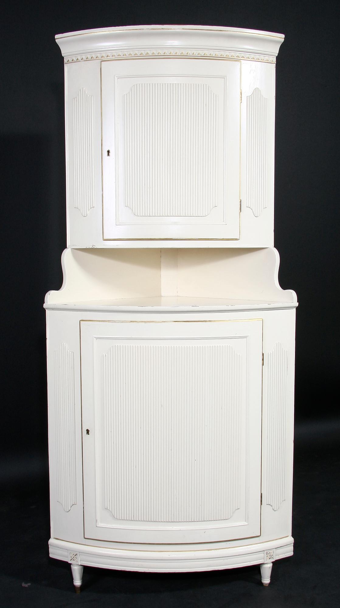 HÖRNSKÅP, gustaviansk stil, Tasserud, 1900-tal.