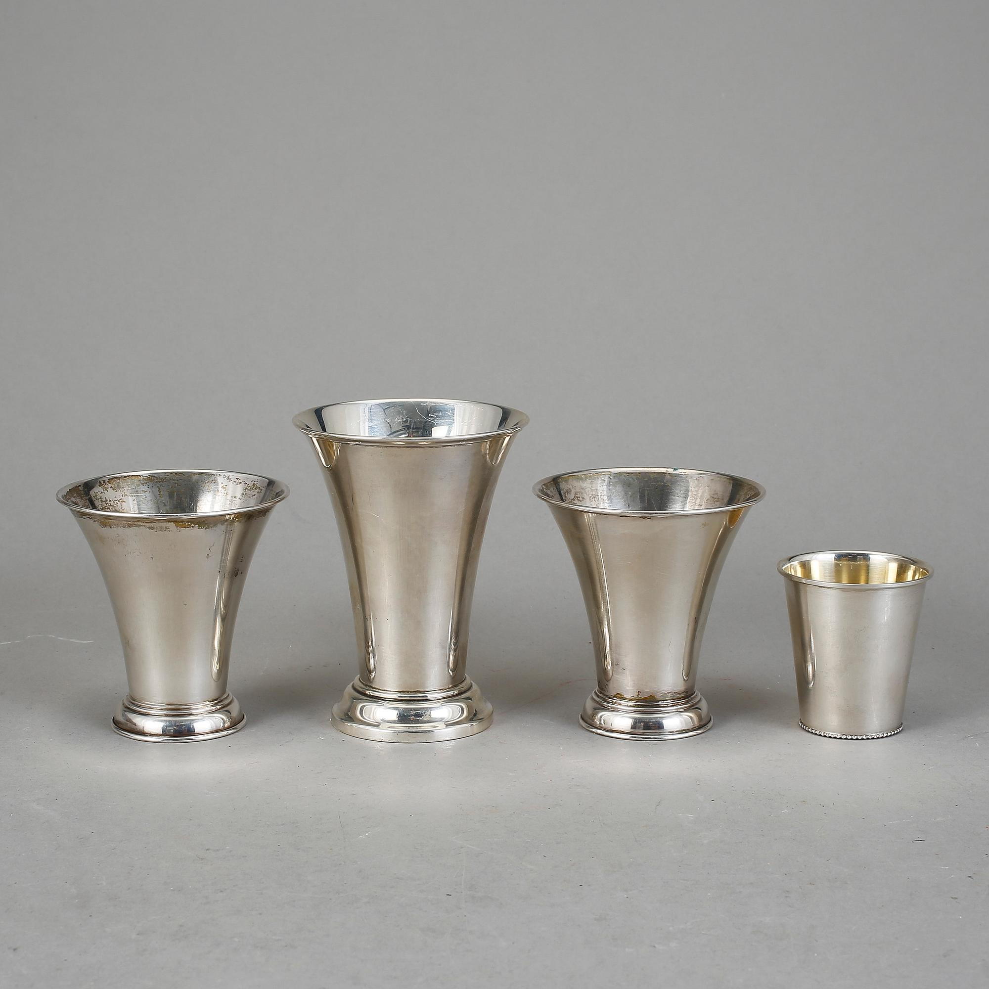 BÄGARE 4 st, silver. Bla Walléns guld och silversmide, Stockholm, 1954. Total vikt ca 329 g.