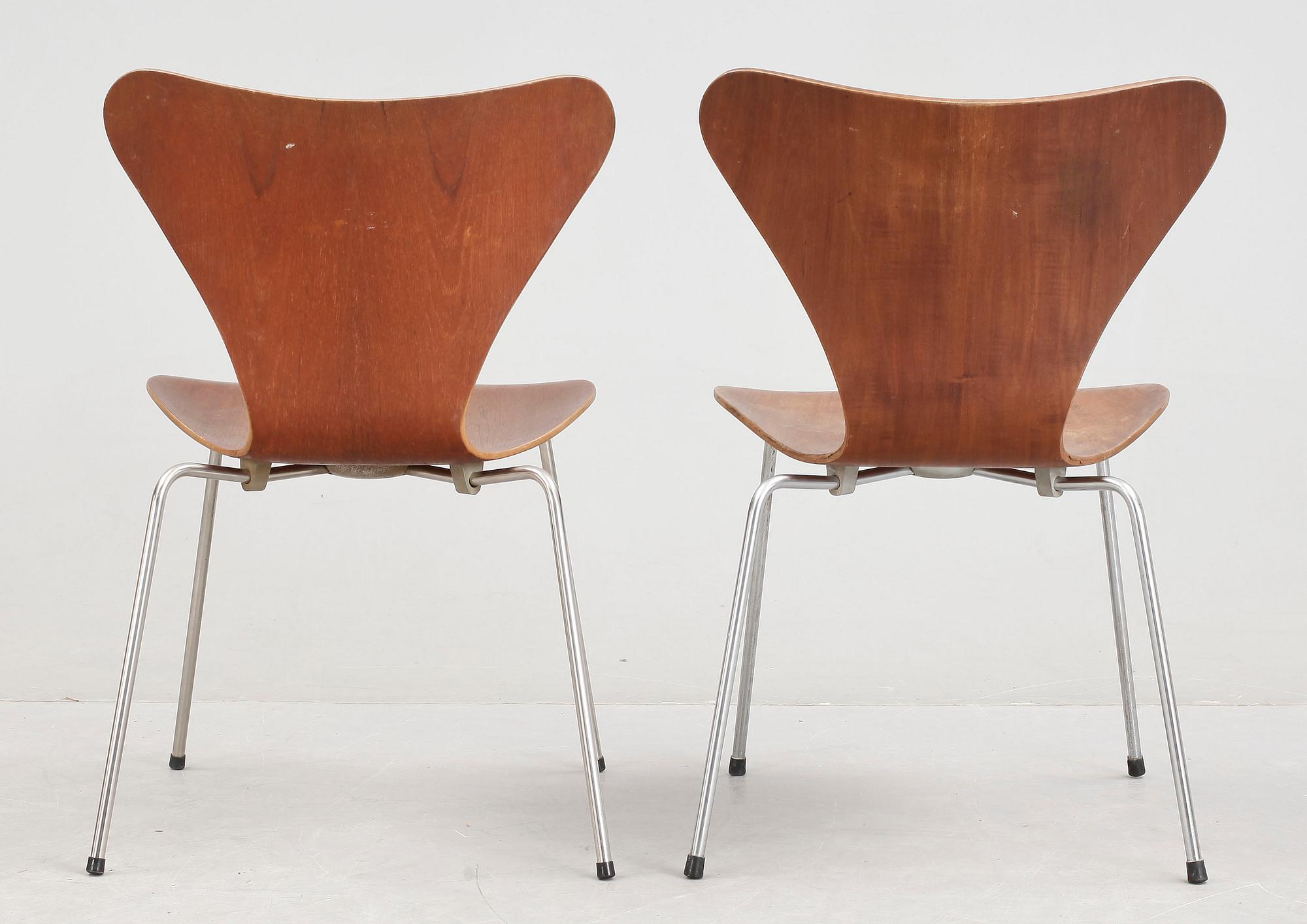 STOLAR, 2 st, "Sjuan", Arne Jacobsen för Fritz Hansen.