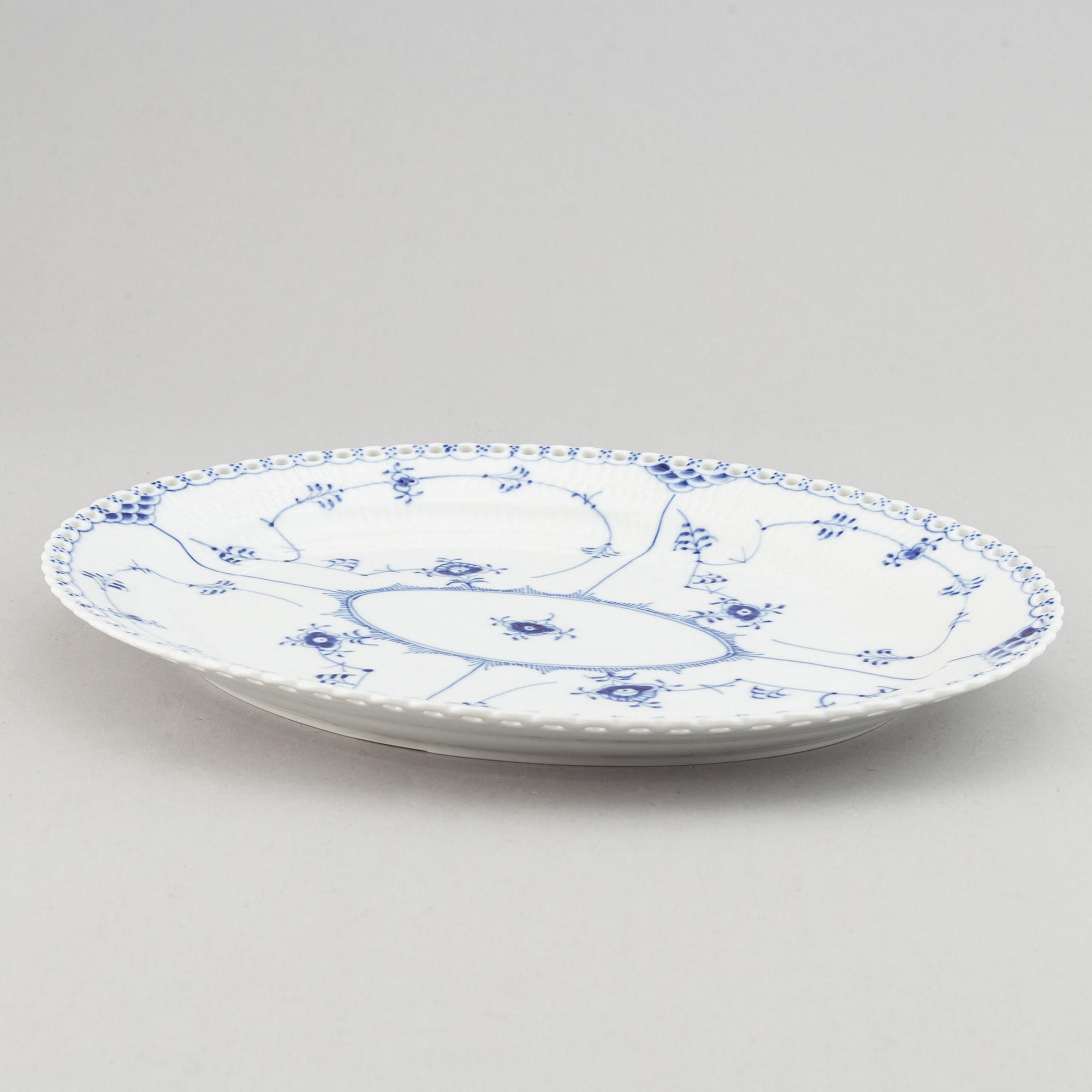 Royal Copenhagen,  a '1148' 'Musselmalet Full Lace' porcelain serving plate, Denmark.