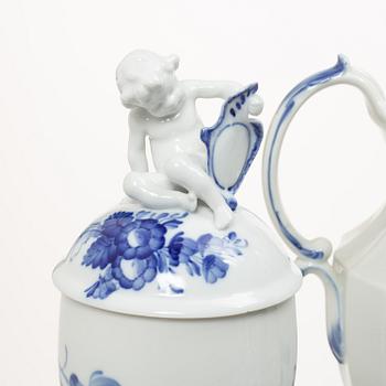 Royal Copenhagen, Dinner service, 77 pieces, Blå blomst.