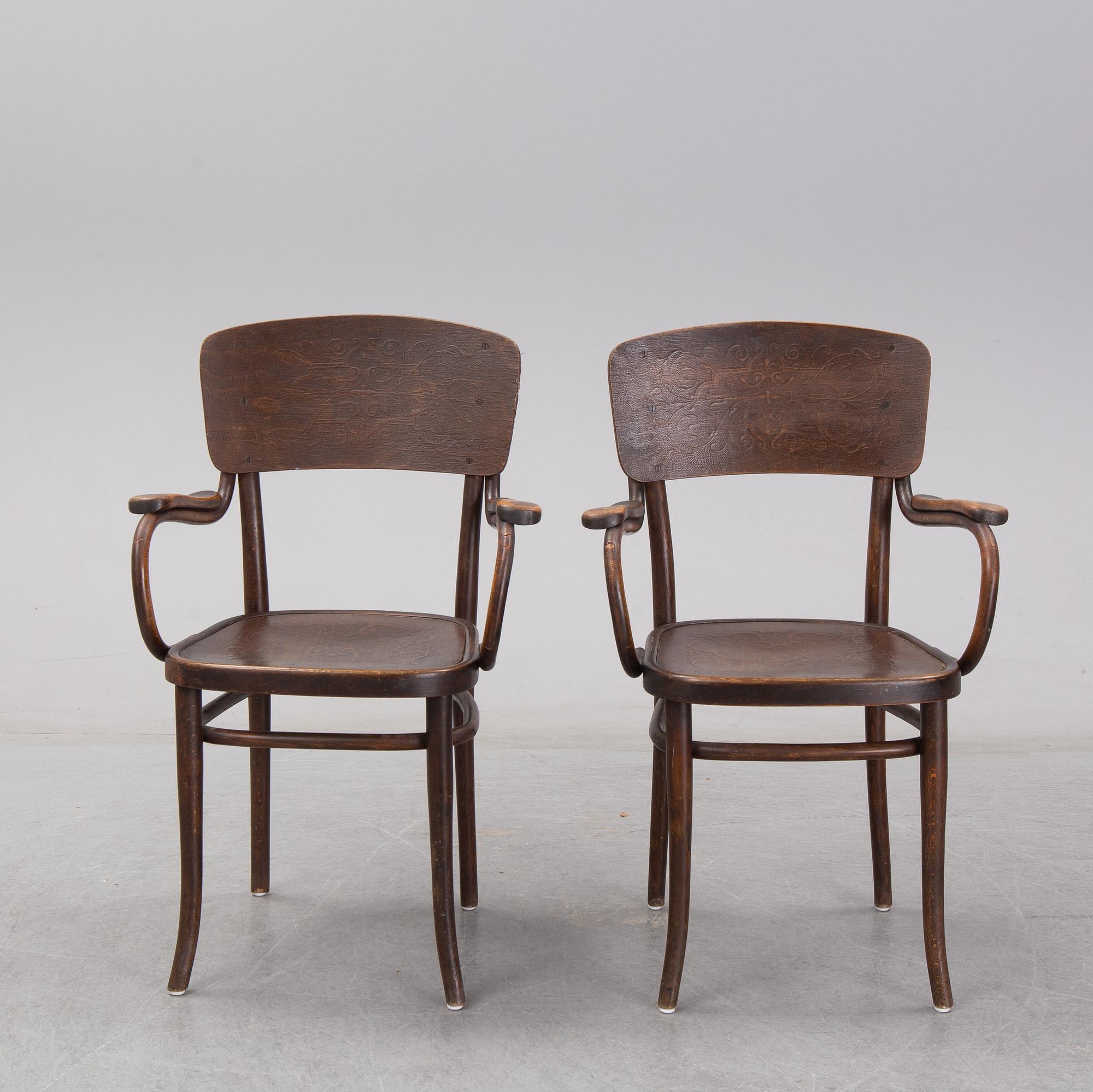 A pair of Thonet armchairs from the early 20th century.