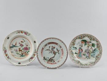 BÅLSKÅL, KANNA samt TALLRIKAR, 3 st, porslin, Kina, 1700-tal respektive 1800-tal.