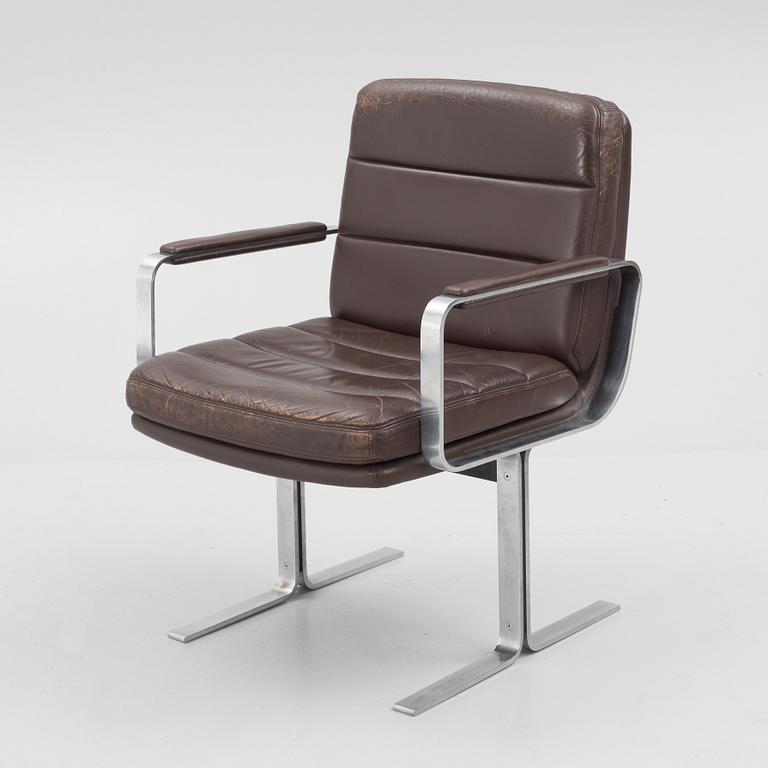 A steel and leather armchair, Collection Walter Knoll.