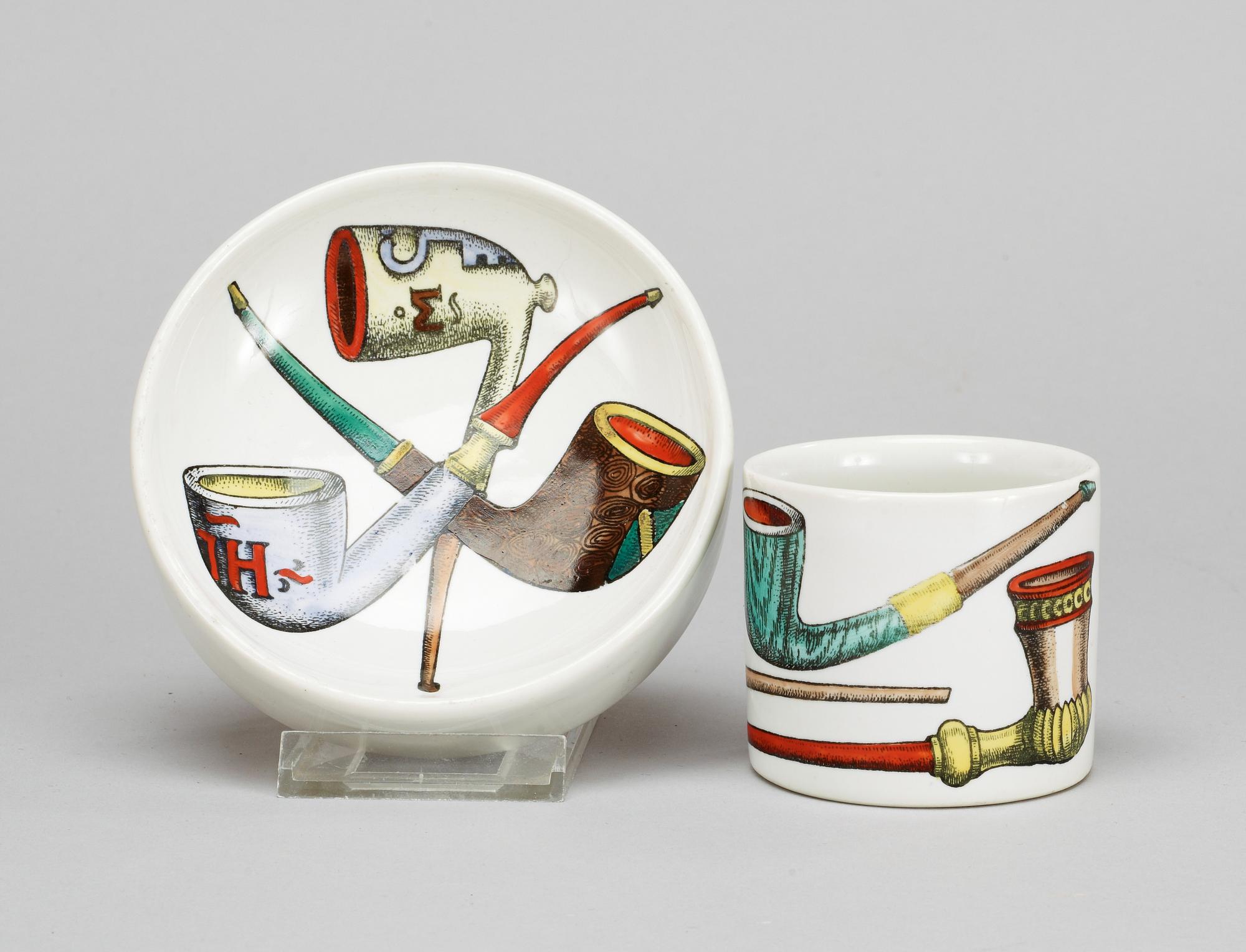 ASKFAT samt STÄLL, porslin. Fornasetti.