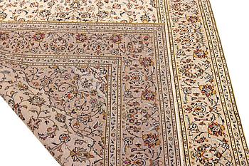 A Kashan carpet, c. 295 x 197 cm .