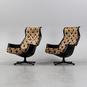 Alf Svensson & Yngvar Sandström, a pair of 'Form 8'/'Galaxy' easy chairs, Dux, 1970's.