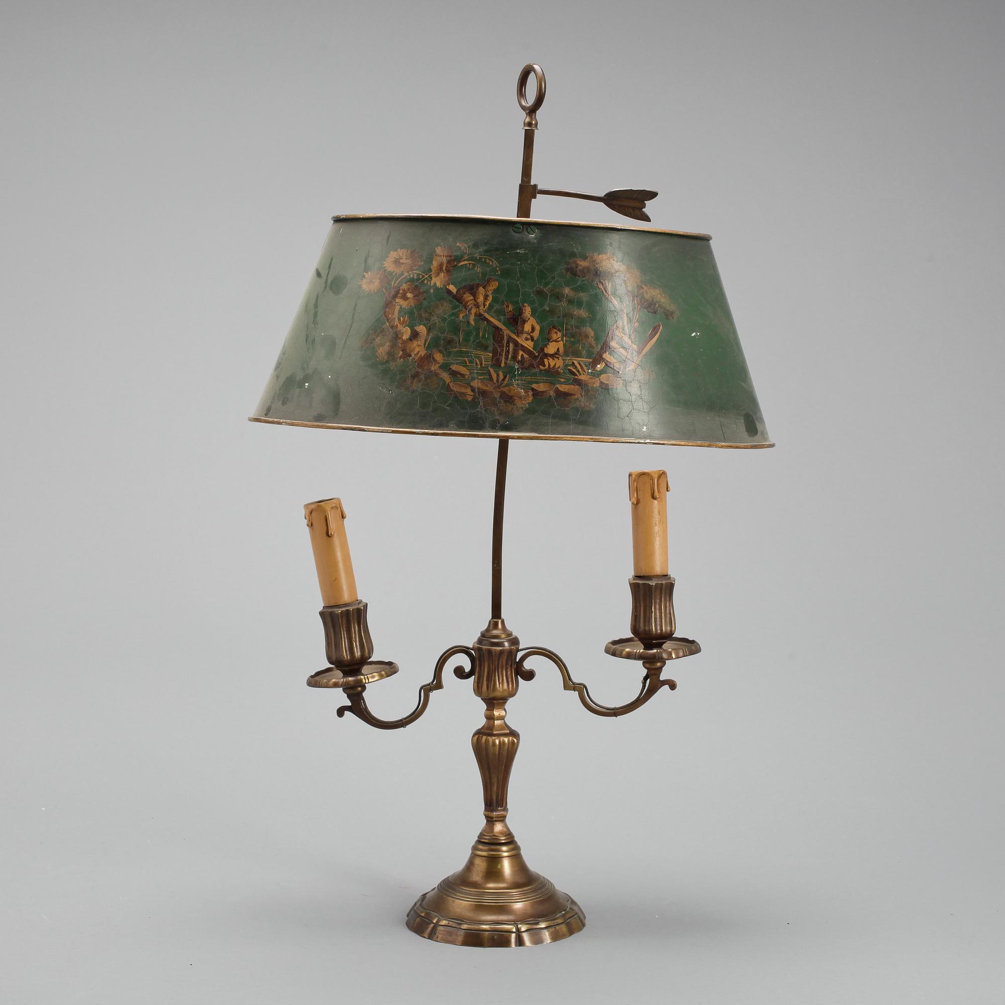 BORDSLAMPA, så kallad bouillottelampa, Louis XV-stil, 1900-talets första hälft.