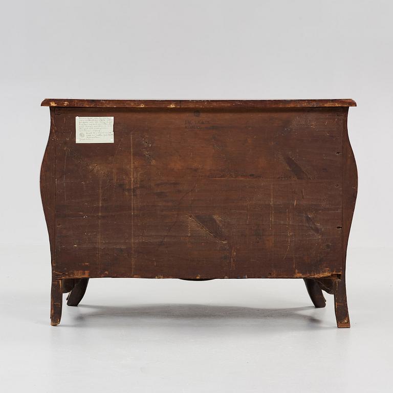 BYRÅ, av Jacob Sjölin (mästare i Köping och Kungsör 1767-1785). Rokoko.