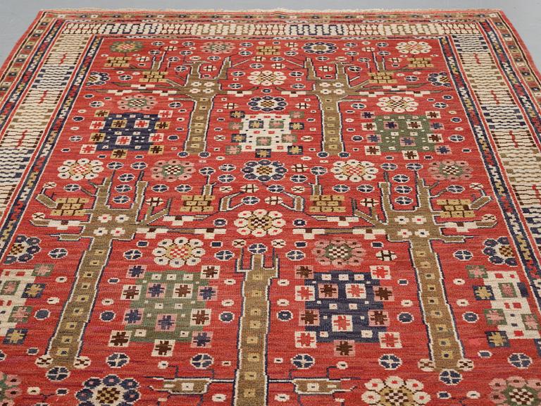 Märta Måås-Fjetterström, Matta, "Röda trädgårdsmattan", flossa, ca 335,5-337,5 x 224,5-230,5 cm, signerad AB MMF.