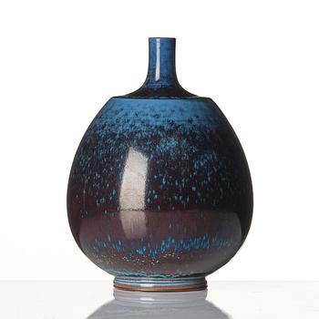 Berndt Friberg, vaser, två stycken, stengods, Gustavsbergs Studio, 1964-65.